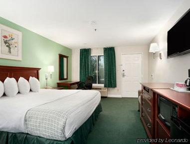 Hotel Ramada By Wyndham Oceanside