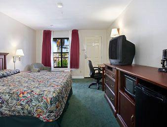 Ramada By Wyndham Hotel 2*